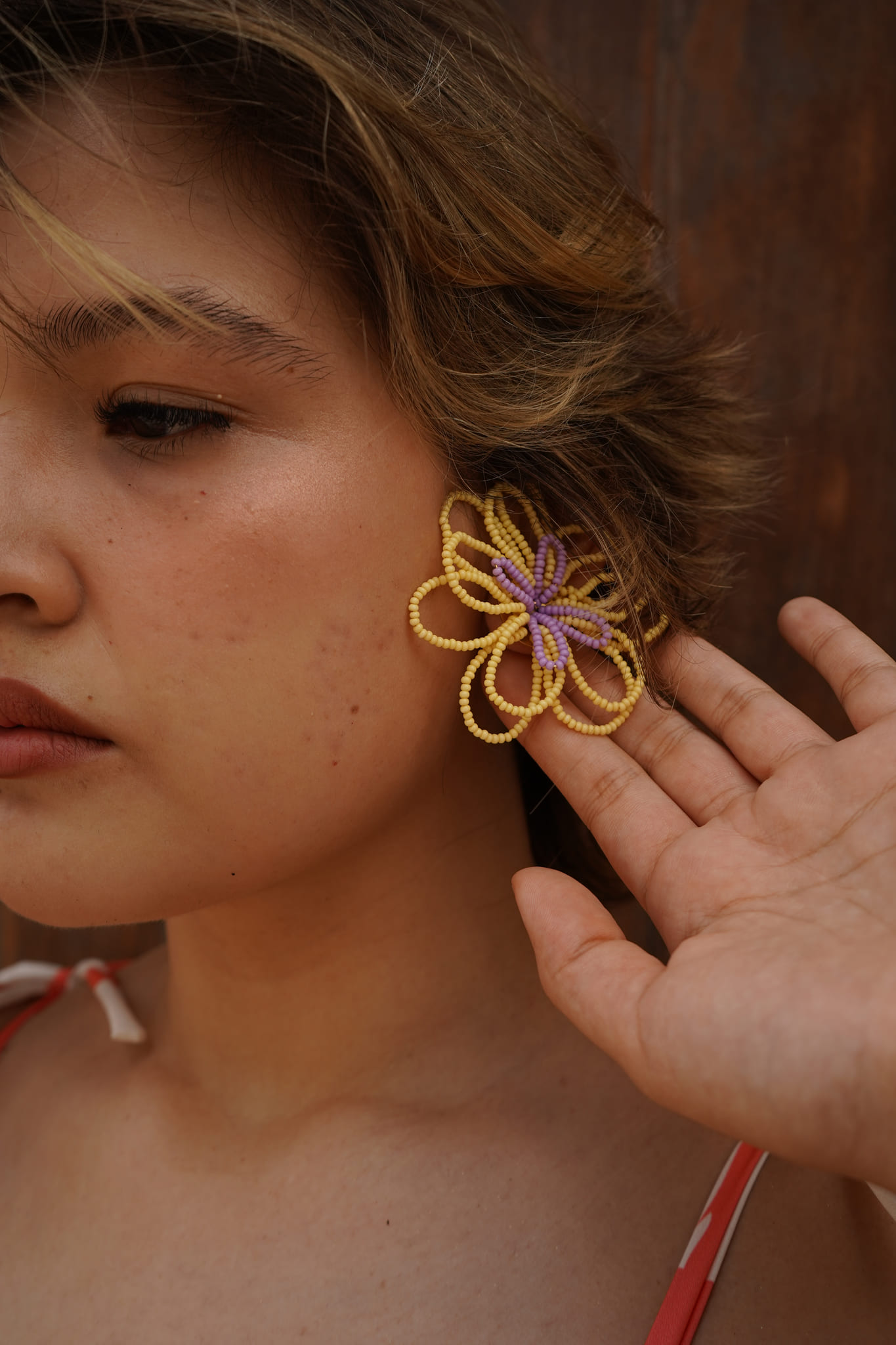 Aretes florecita tejido - mantequilla, foto 1 de 4