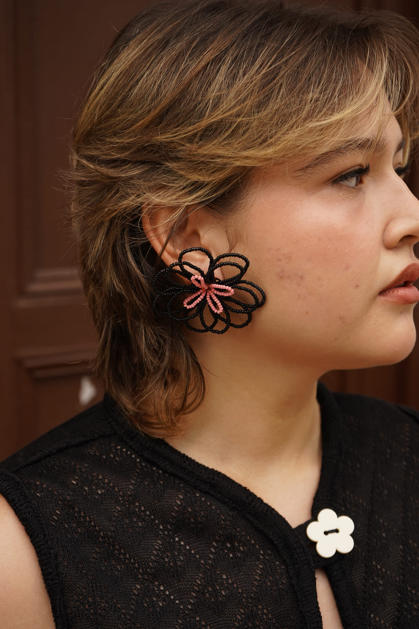 Aretes florecita tejido - negro, foto 1 de 4