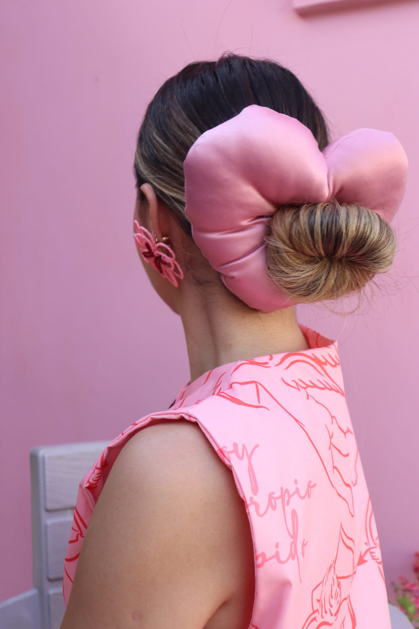 Scrunchie fluffy corazoncito rosa